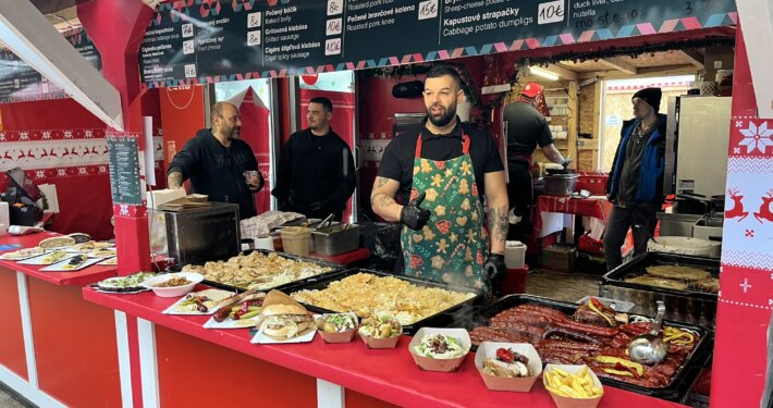 Od praznične kapustnice, slovaške narodne zeljne juhe, prek mesnih in sirnih dobrot do lokš oziroma palačink z račjo pečenko.