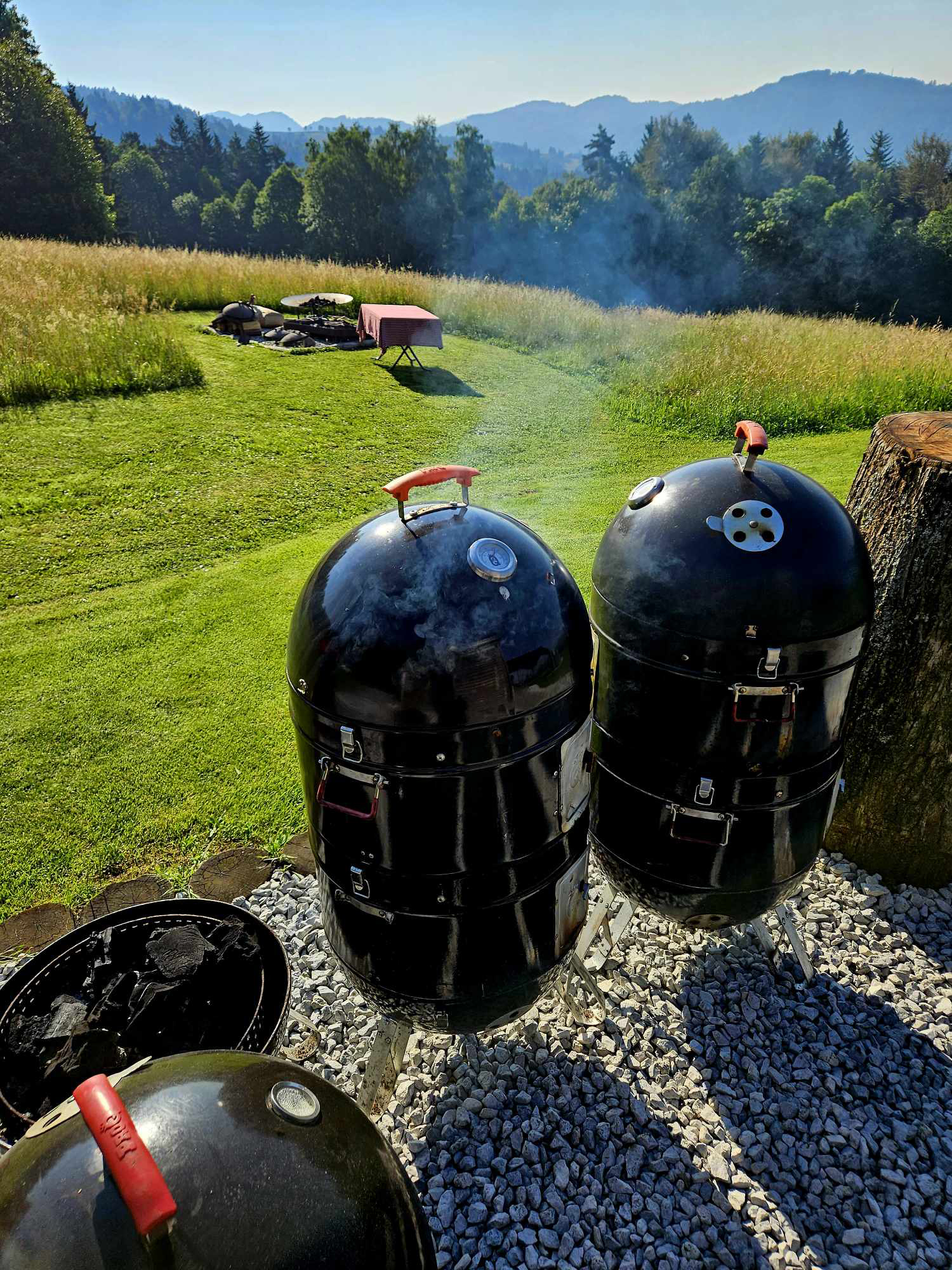 Kultura BBQ pomeni tudi druženje na prostem.